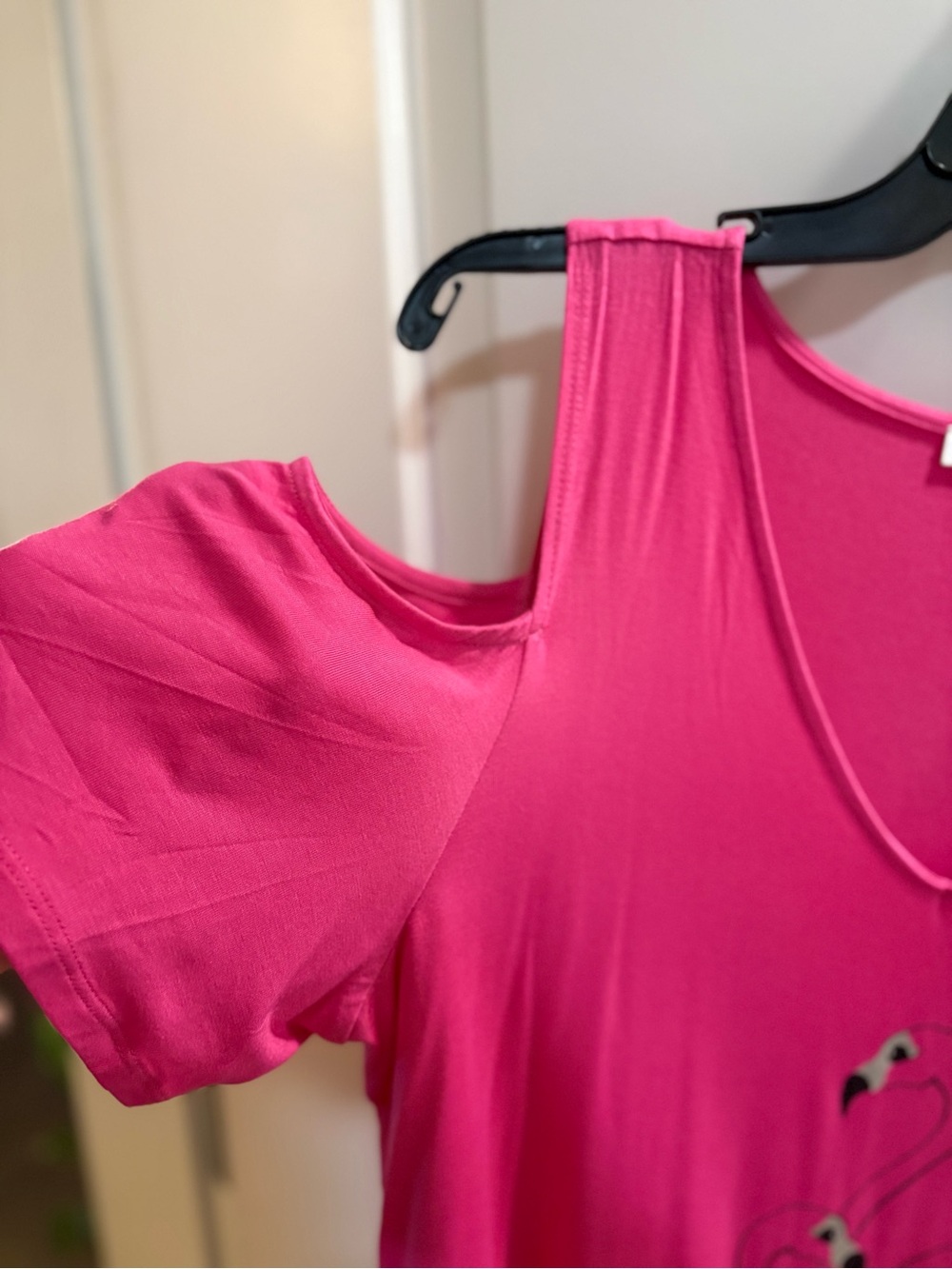 Ricki's Hot Pink Flamingo Cold Shoulder Top Short Sleeve V-Neck Size L - Picture 4 of 4